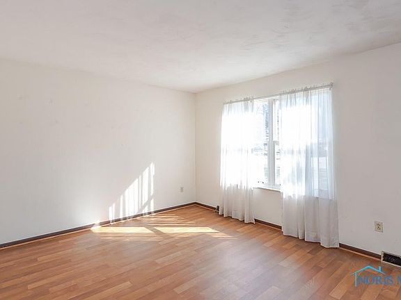4th image of 5822 Sugar Hill Ct