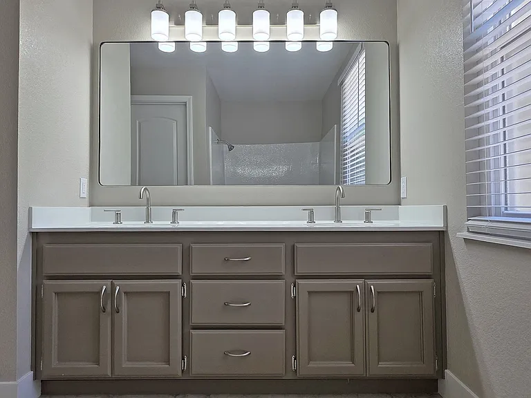 1715 Rockybend Dr — Photo 16