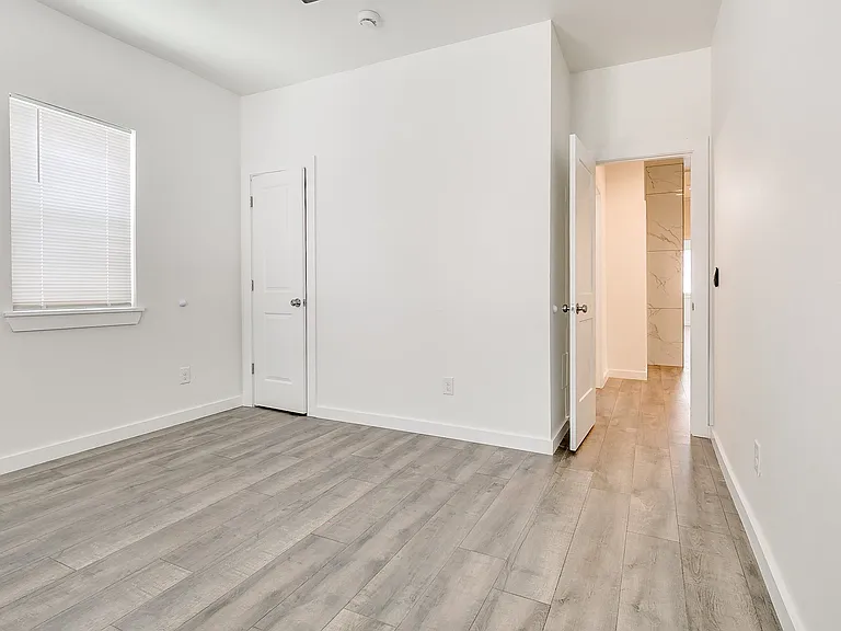 1324 NE 8th St — Photo 13