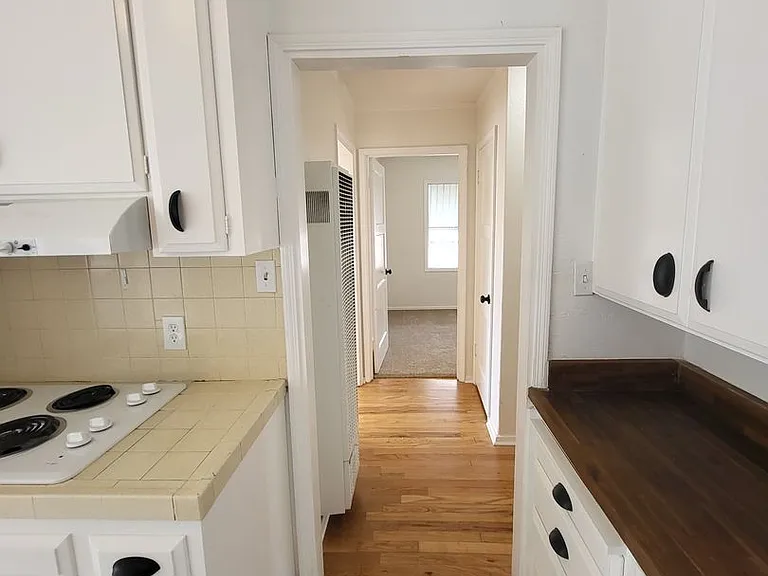 555 W Whittier Ave — Photo 15