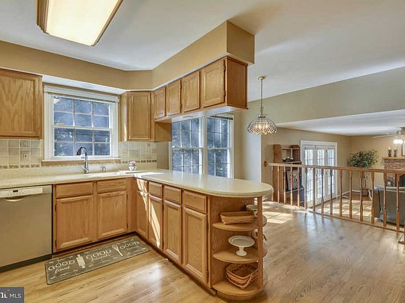 3rd image of 8390 Windtree Ct