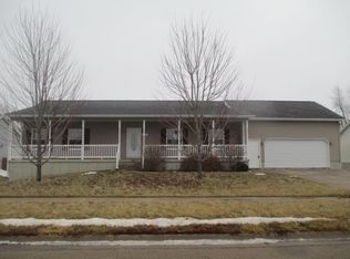 1513 10th St NW, Clinton, IA 52732