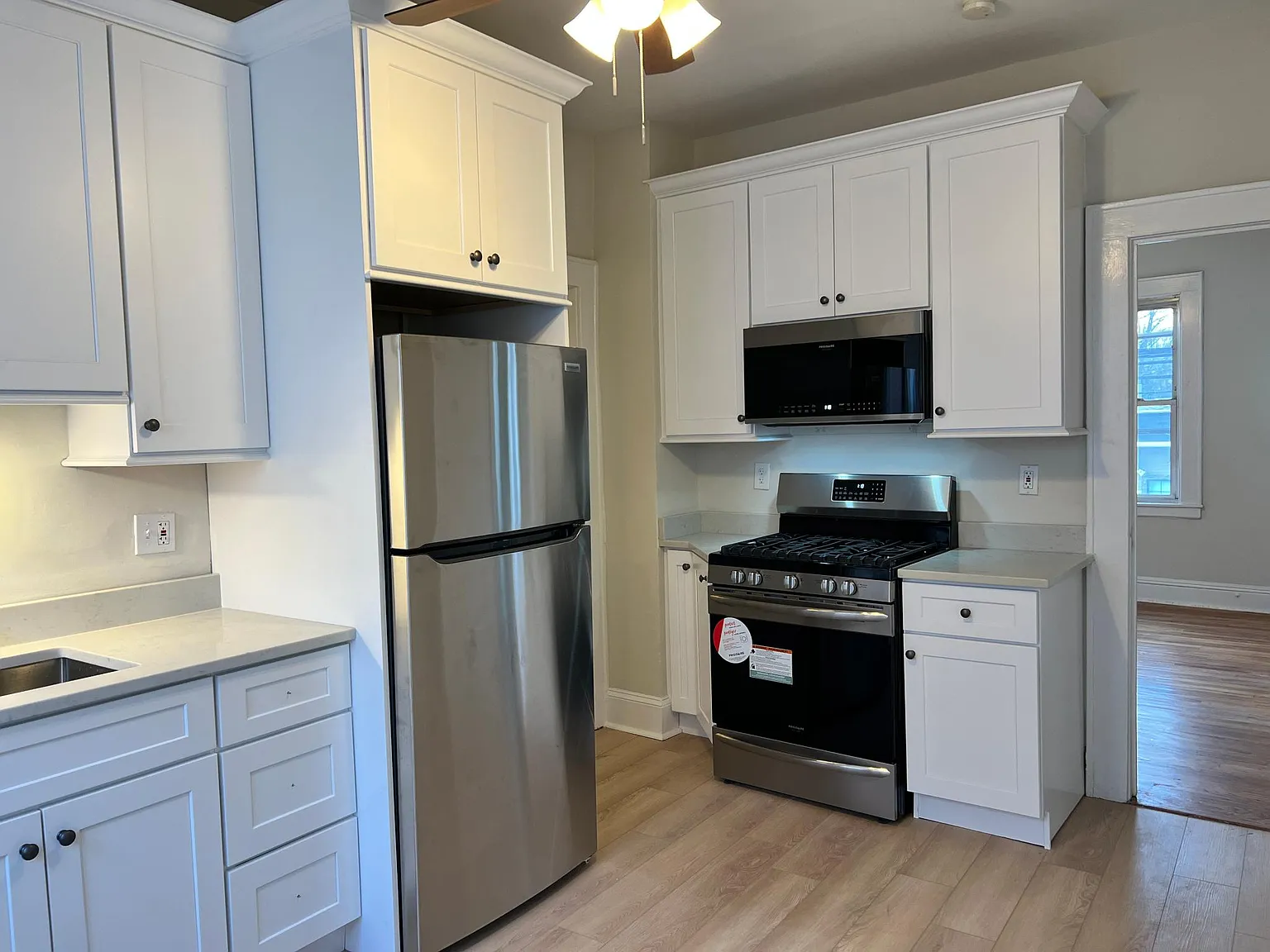 2 bed, 950 sqft, $2,400 — Photo 1