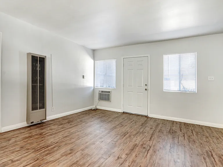 236 E Olive Ave #B — Photo 1
