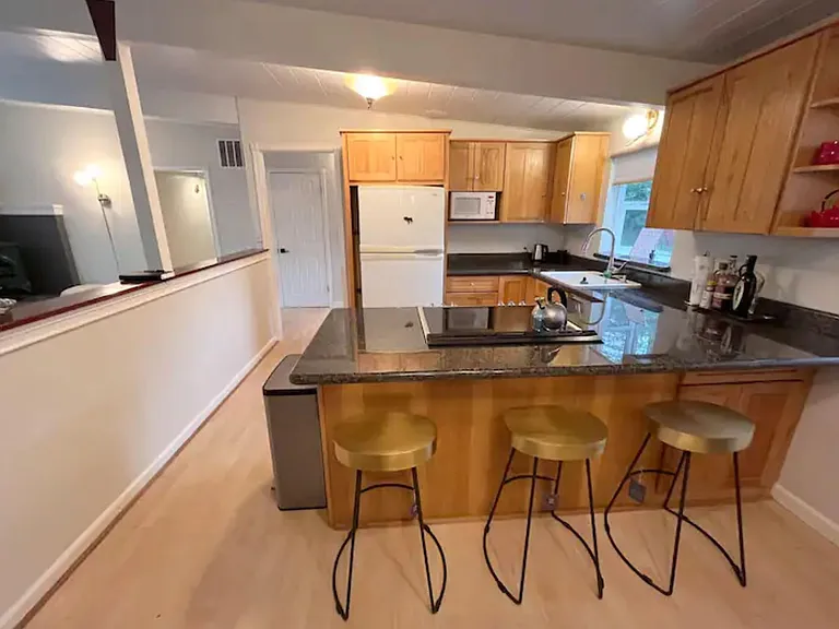 1226 Hexem Ave — Photo 6