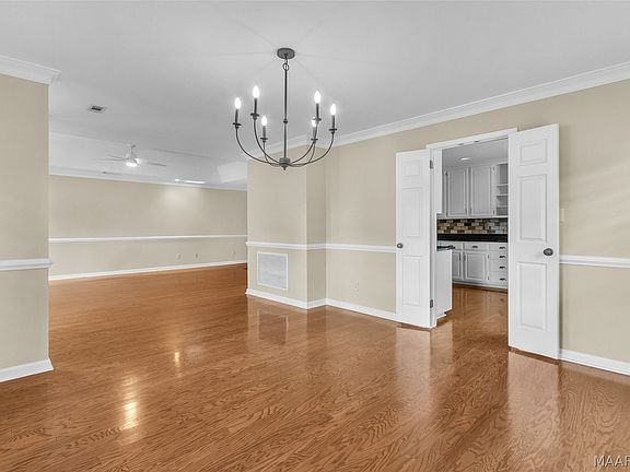 4th image of 133 Charleston Ct N