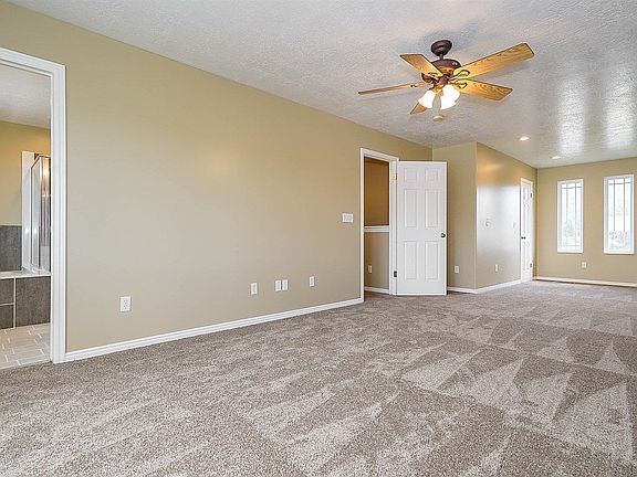 3rd image of 1693 Hillsboro Dr