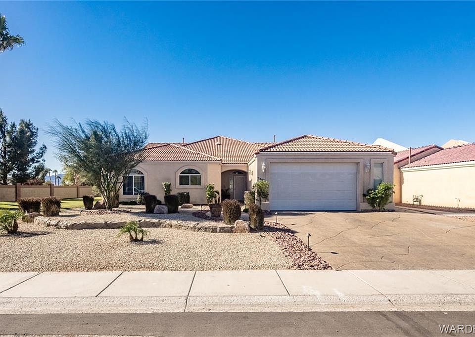 1st image of 2947 Country Club Dr