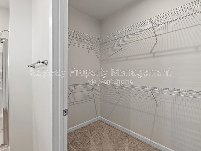 651 Manitou Cir — Photo 14