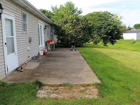 3rd image of 62 Kirkwood Dr W