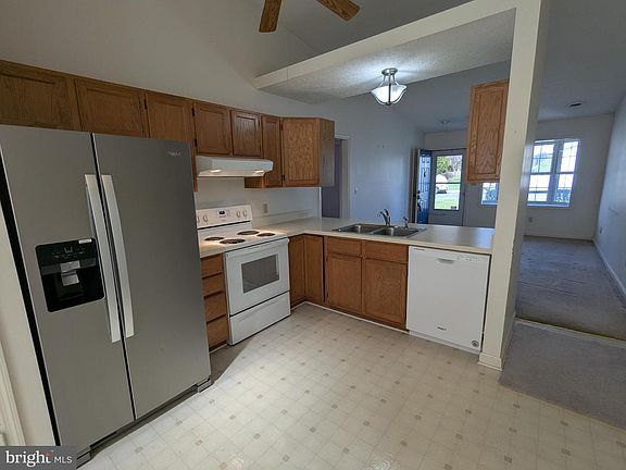 3rd image of 14 Greenspring Dr