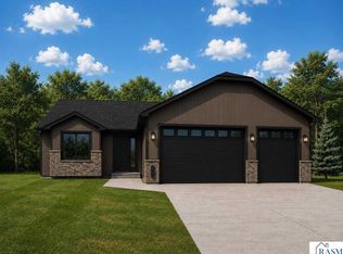 2 Marie Cir, Elysian, MN 56028