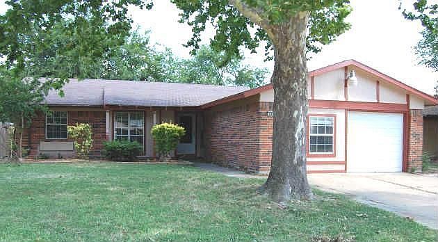1st image of 606 Cranbrook Park