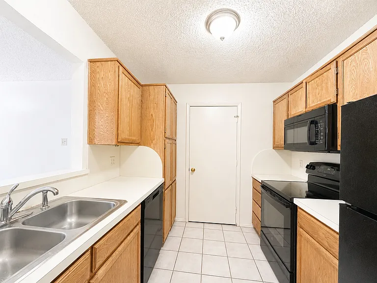 313 Casie Ct #313 — Photo 4