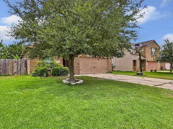 3rd image of 2707 Tracy Ln