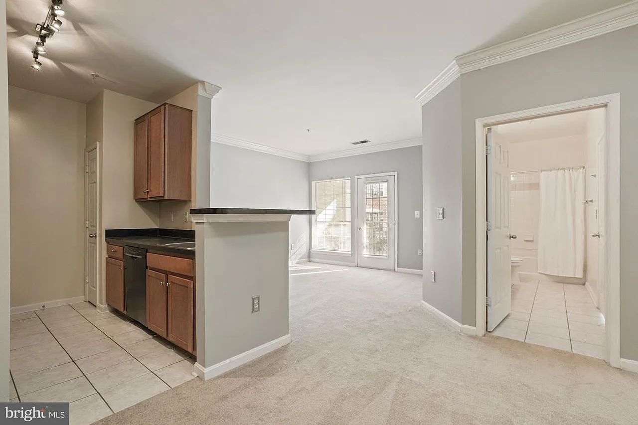 1 bed, 772 sqft, $1,860 — Photo 2