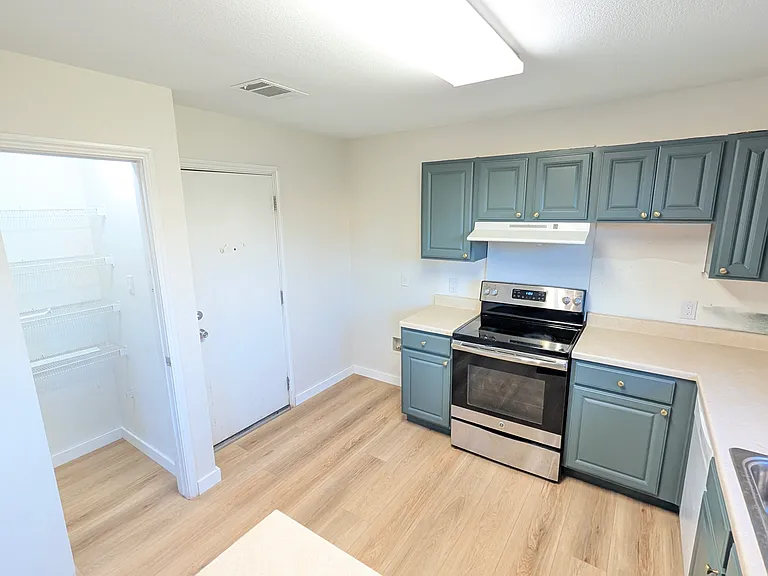 222 Phillips St — Photo 23