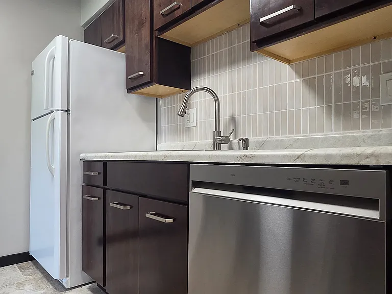 660 Perrie Dr #101 — Photo 6