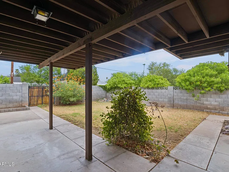 1014 E Balboa Cir — Photo 53