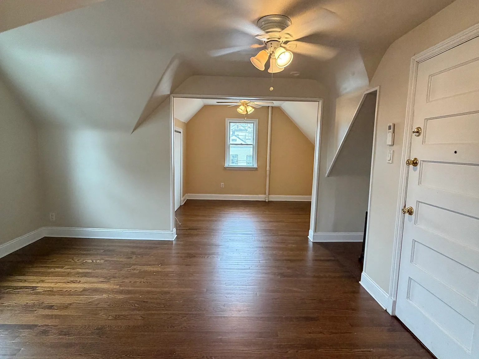 Studio, $1,600 — Photo 2