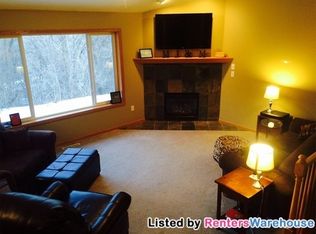 400 7th St E, Carver, MN 55315