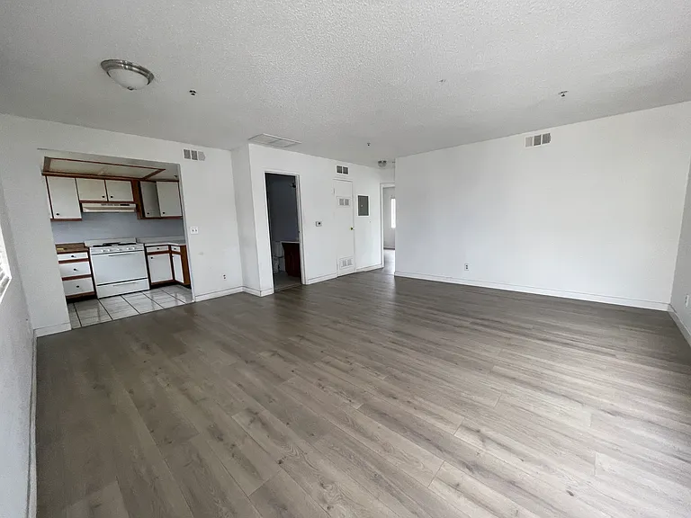 14931 Van Buren St #D — Photo 7