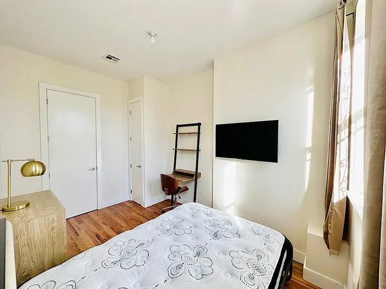 195 Menahan St #639 — Photo 10