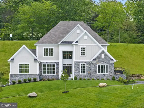 209 Bellflower Ln, Newtown Square, PA 19073