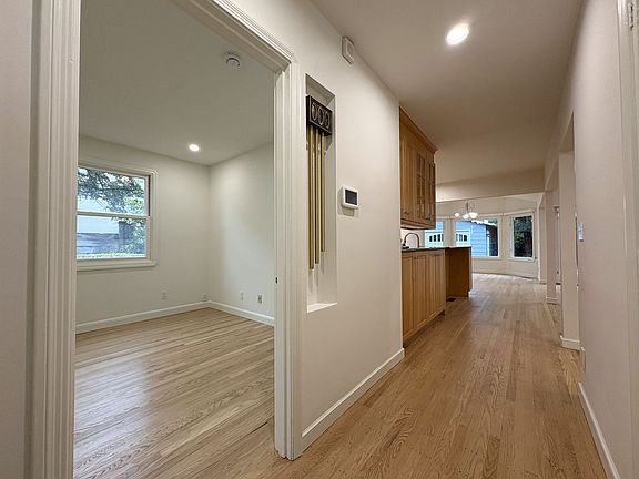 4th image of 955 N California Ave