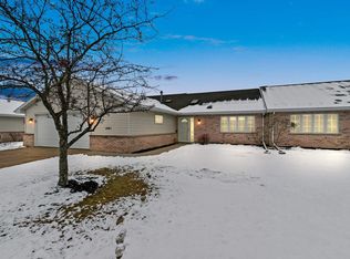 1681 Twin Lakes Cir, Green Bay, WI 54311