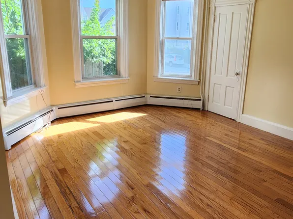 17 Arlington St #1, Worcester, MA 01604