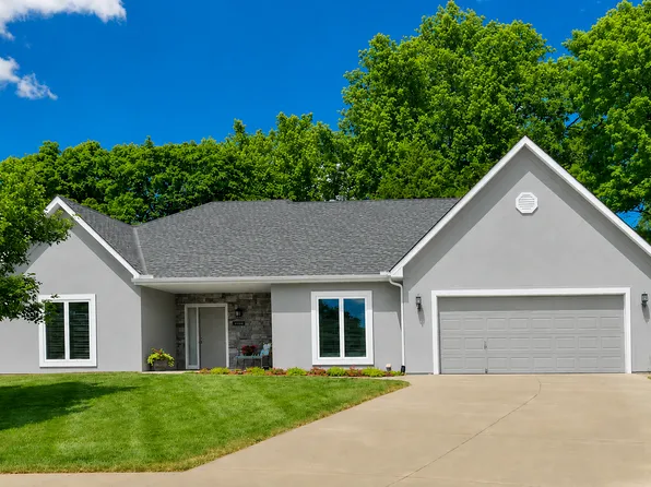 10524 W 49th Pl, Shawnee, KS 66203
