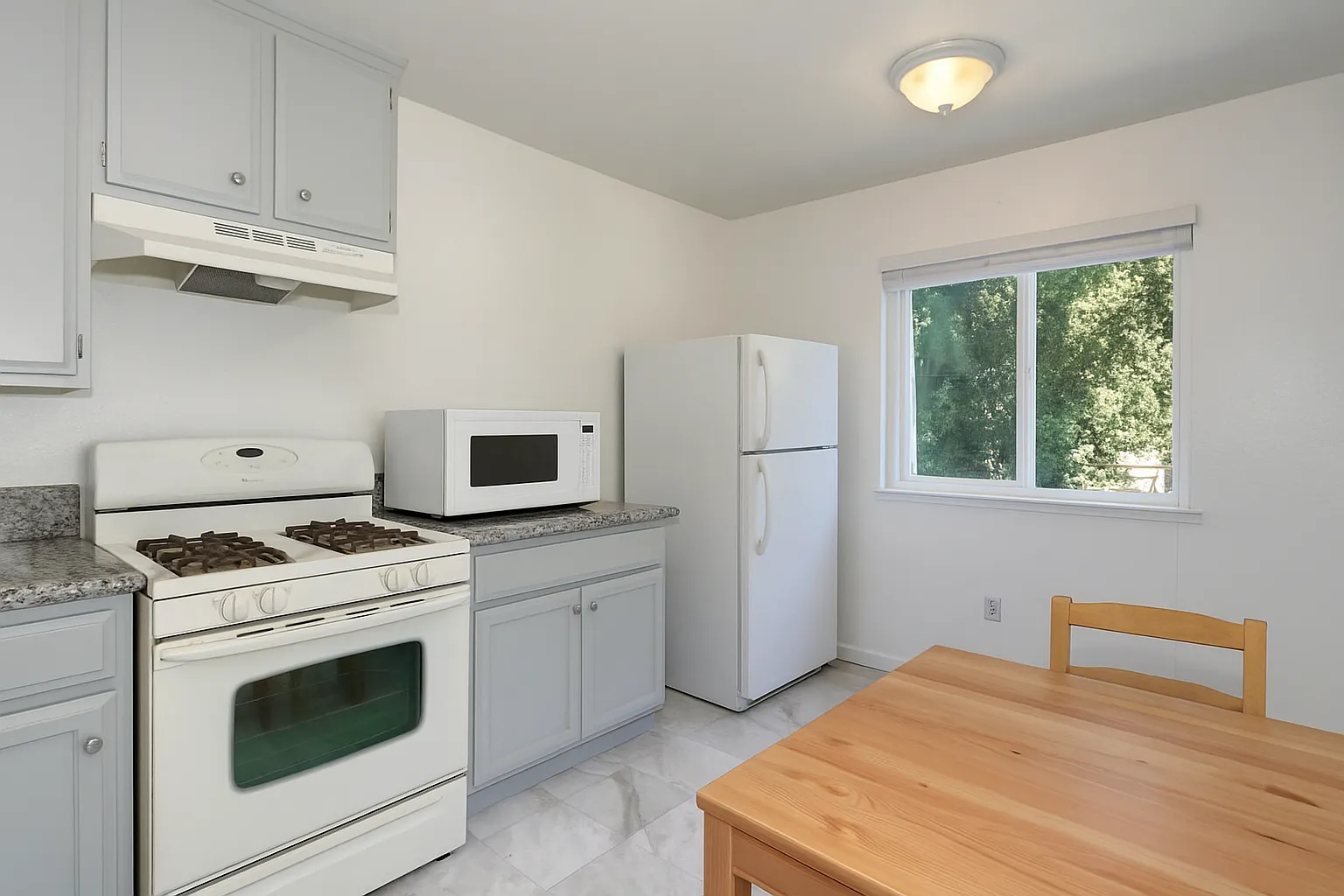 2 bed, 800 sqft, $2,000 — Photo 3