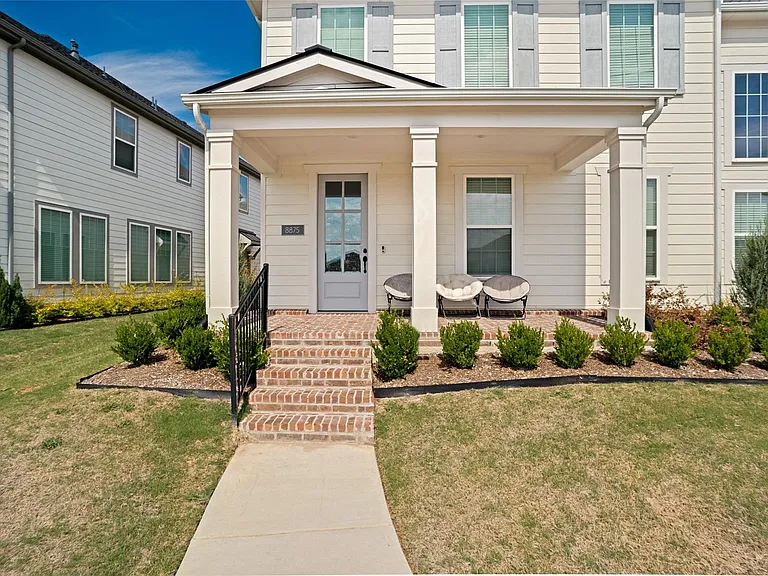 8875 Stablehand Mews — Photo 3