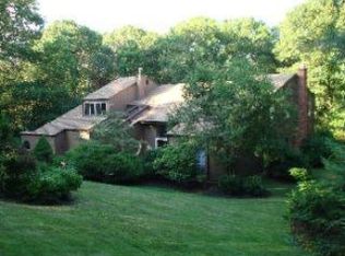 19 Darius Ct, Dix Hills, NY 11746