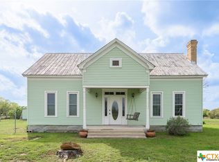 2015 Hoffman Rd, Seguin, TX 78155