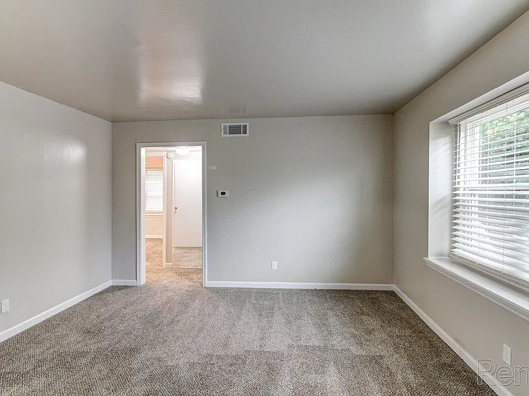 Yukon Heights Apartments — Photo 37