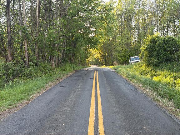 5th image of 9181 Mount Joy Rd