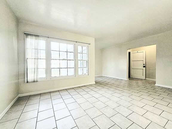 3rd image of 2366 Venice Blvd APT 4