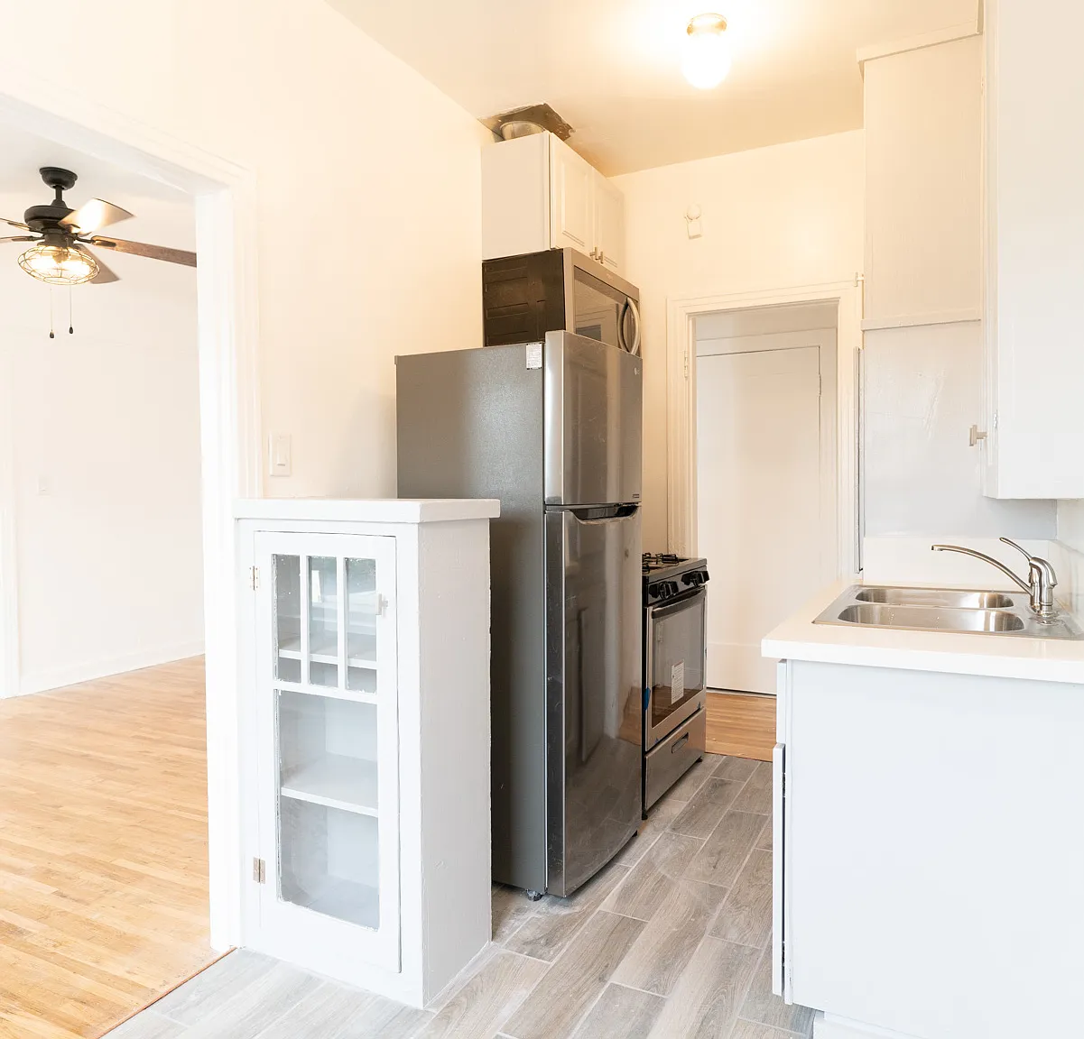 Studio, 400 sqft, $1,895 — Photo 4