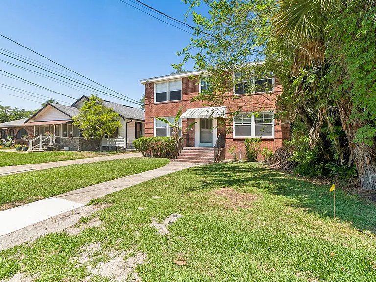 1037 Riviera St — Photo 10