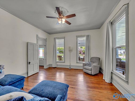 5th image of 718 5th Ave SE