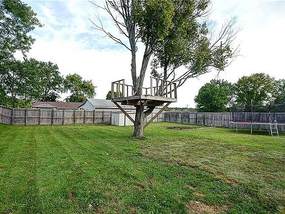 5th image of 118 Queenswood Dr