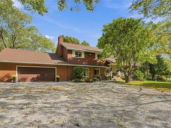 2nd image of 612 Doans Ridge Rd