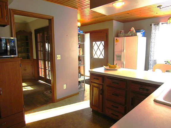 4th image of 141 Summit Ave
