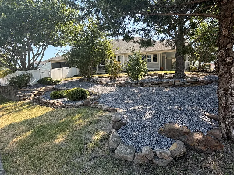 2406 Hillside Dr — Photo 12