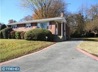 202 Parkview Dr, Broomall, PA 19008