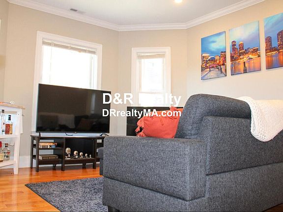 4th image of 112 Holland St #2L