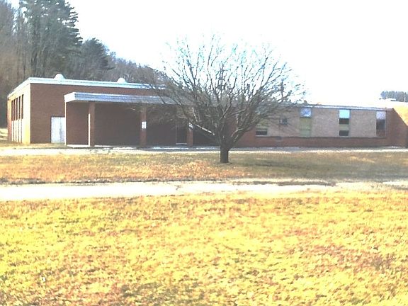 2nd image of 74 Elementary Ln