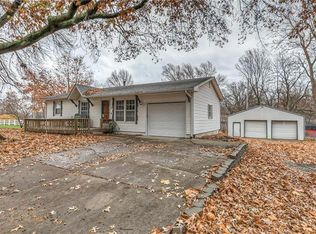 405 17th Ave N, Greenwood, MO 64034